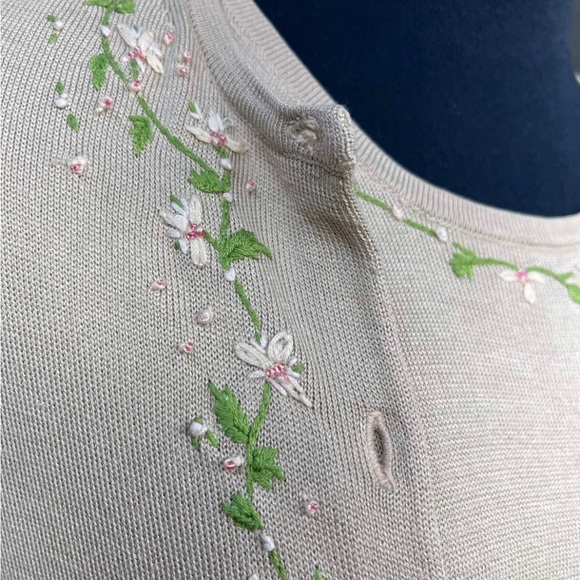 Cardigan Sweater Sleeveless Top Fitted August Silk Knits Vintage Embroidered - Picture 3 of 10